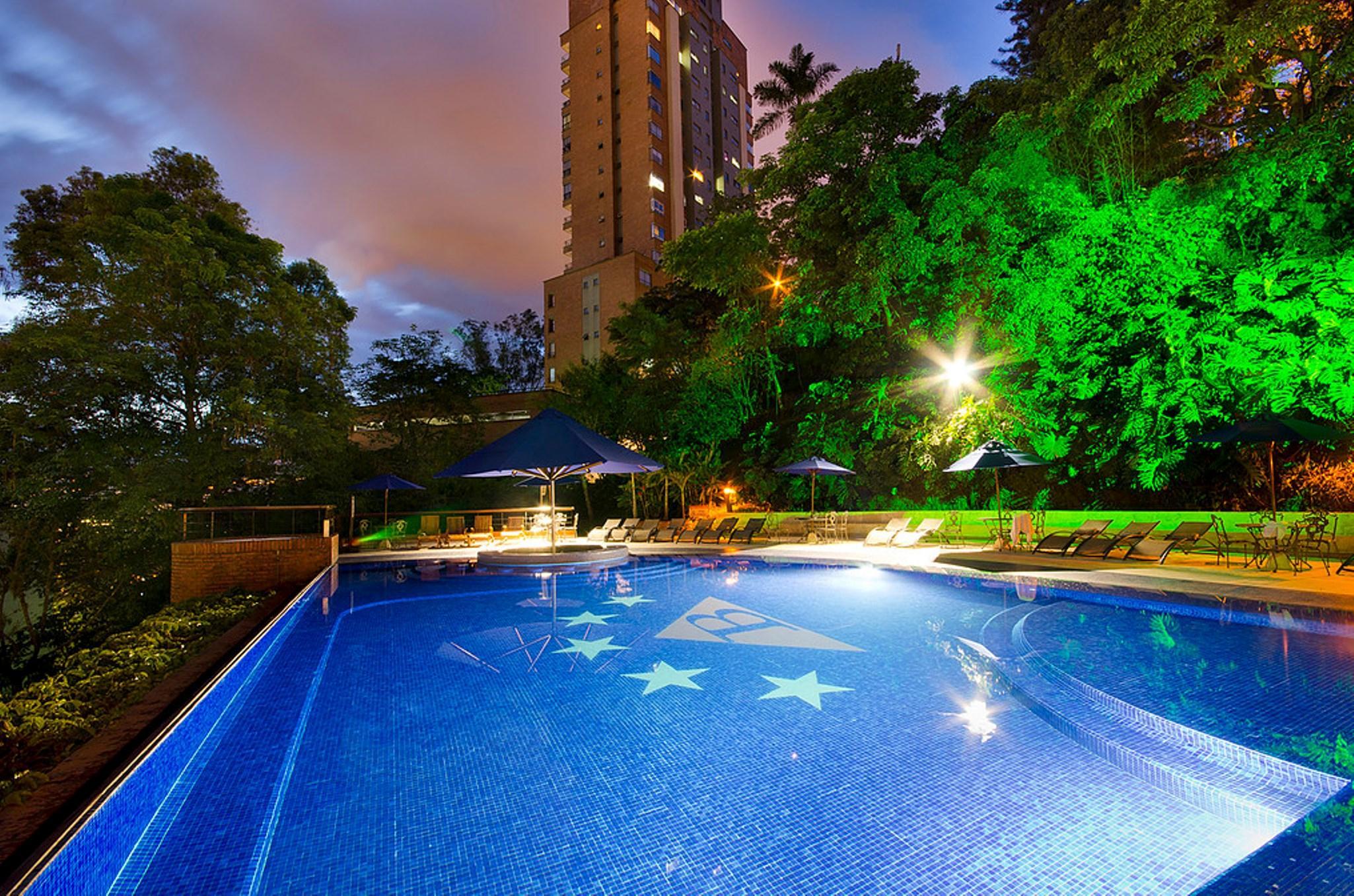 Hotel Dann Carlton Belfort Медельин Экстерьер фото Swimming pool