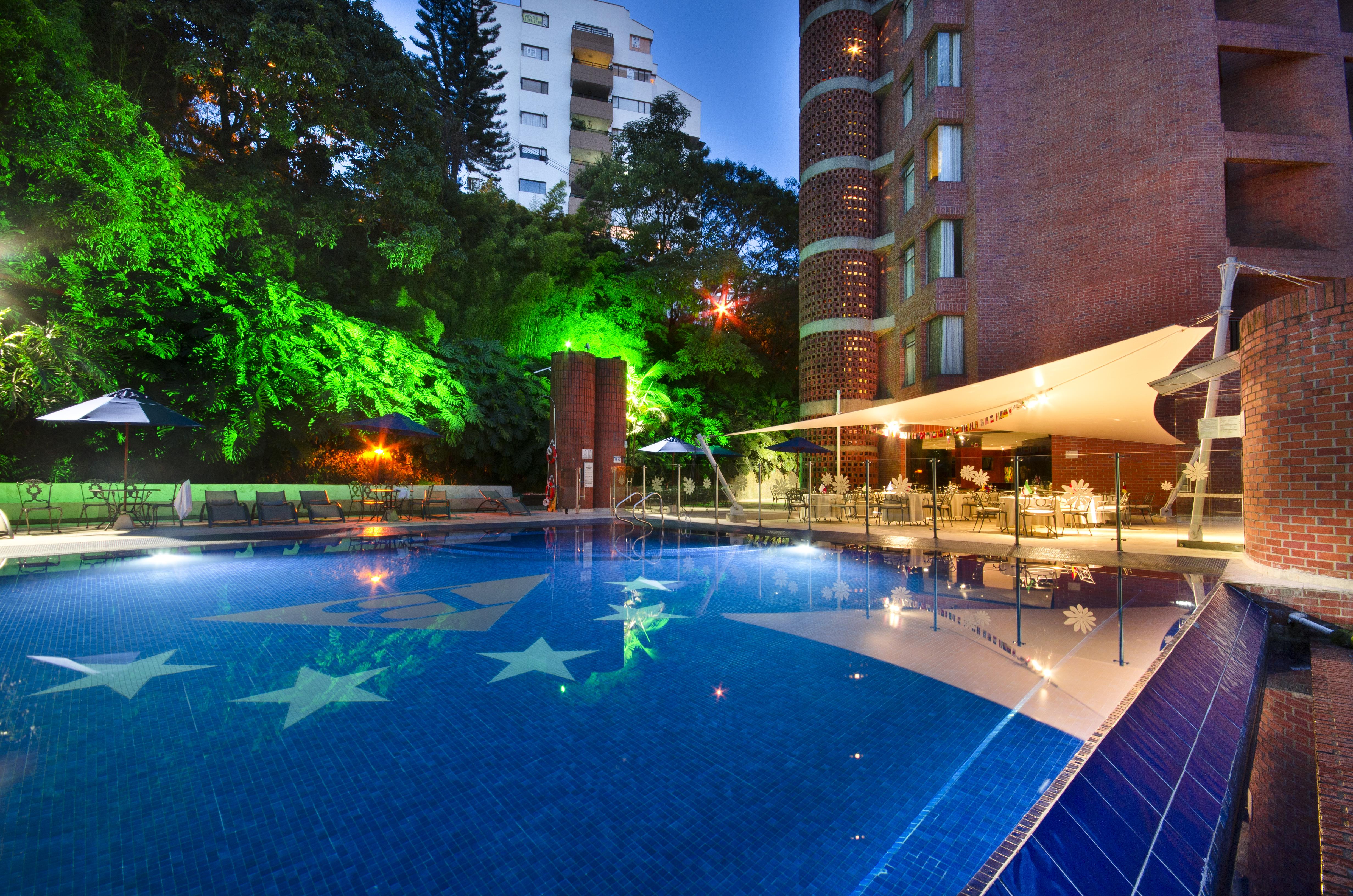 Hotel Dann Carlton Belfort Медельин Экстерьер фото The pool at the hotel