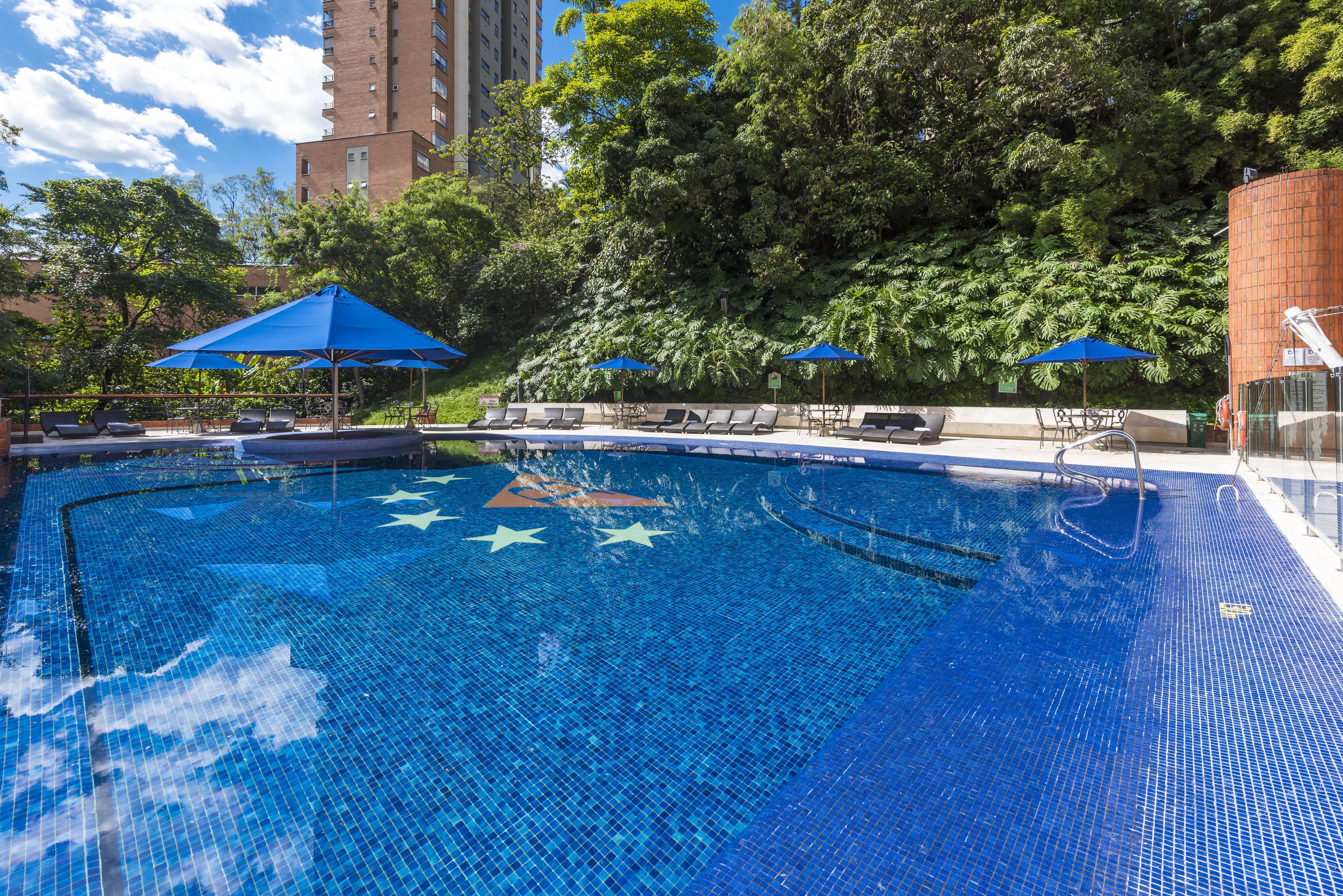 Hotel Dann Carlton Belfort Медельин Экстерьер фото Swimming pool