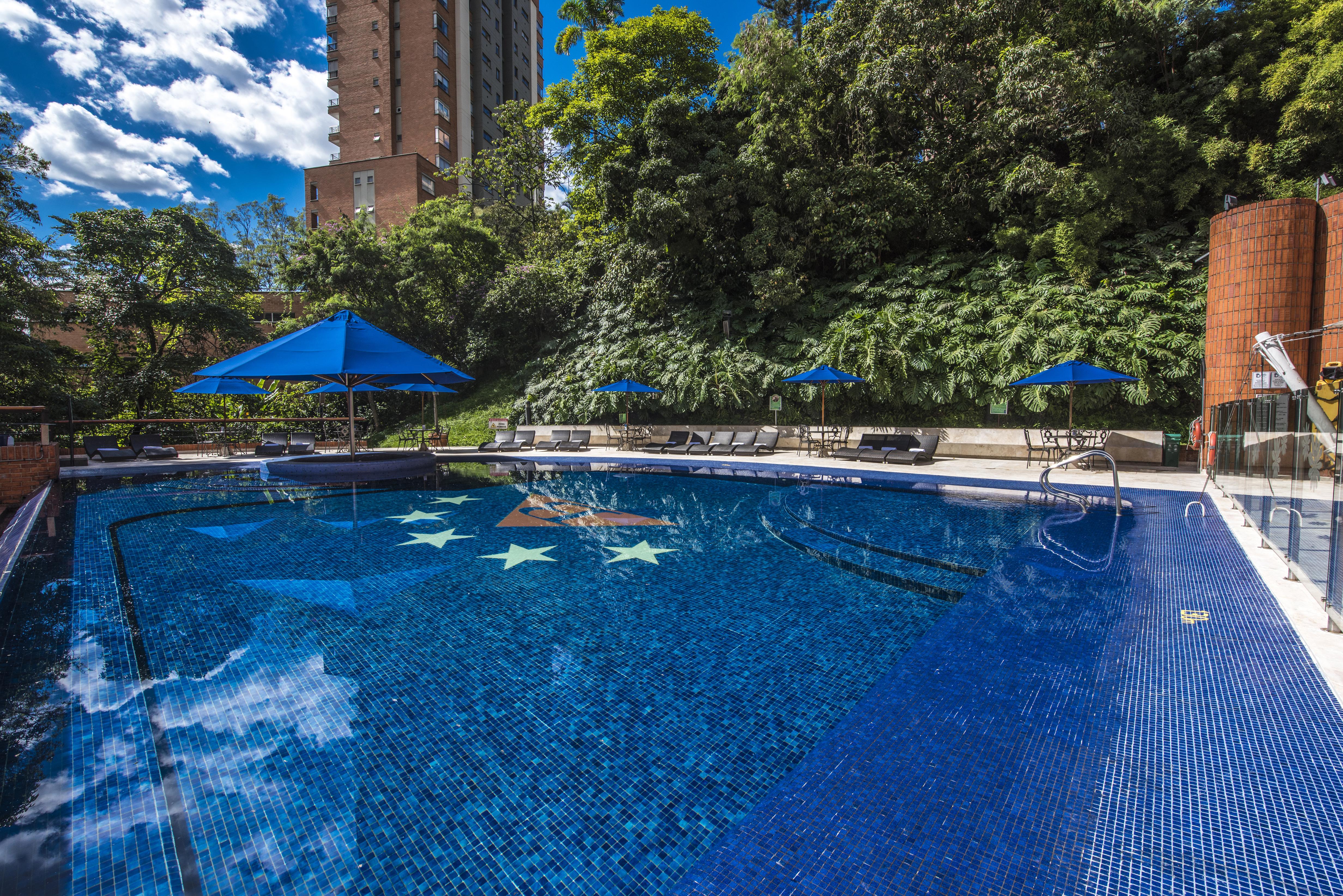 Hotel Dann Carlton Belfort Медельин Экстерьер фото Swimming pool
