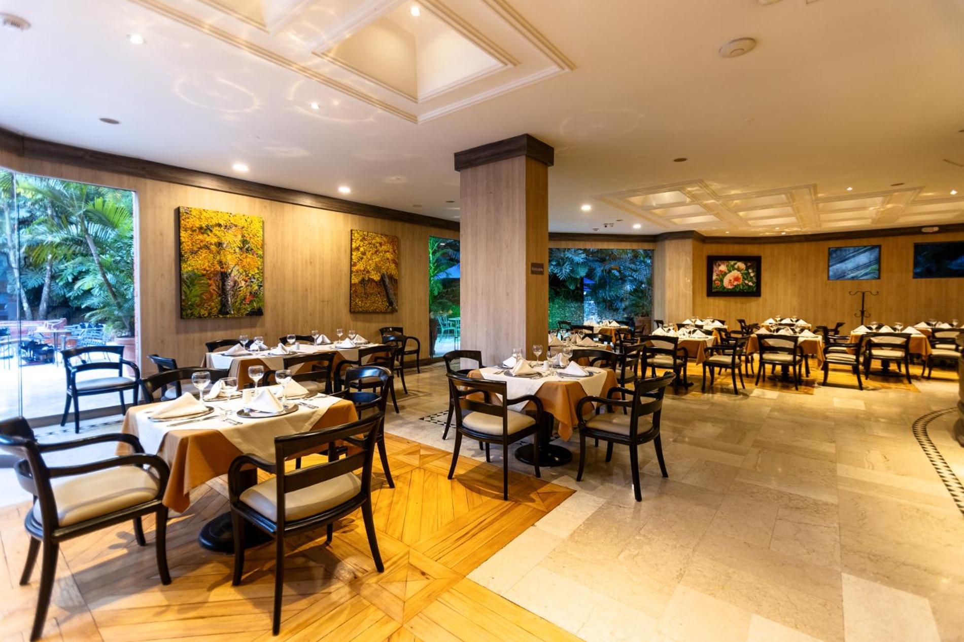 Hotel Dann Carlton Belfort Медельин Экстерьер фото The restaurant