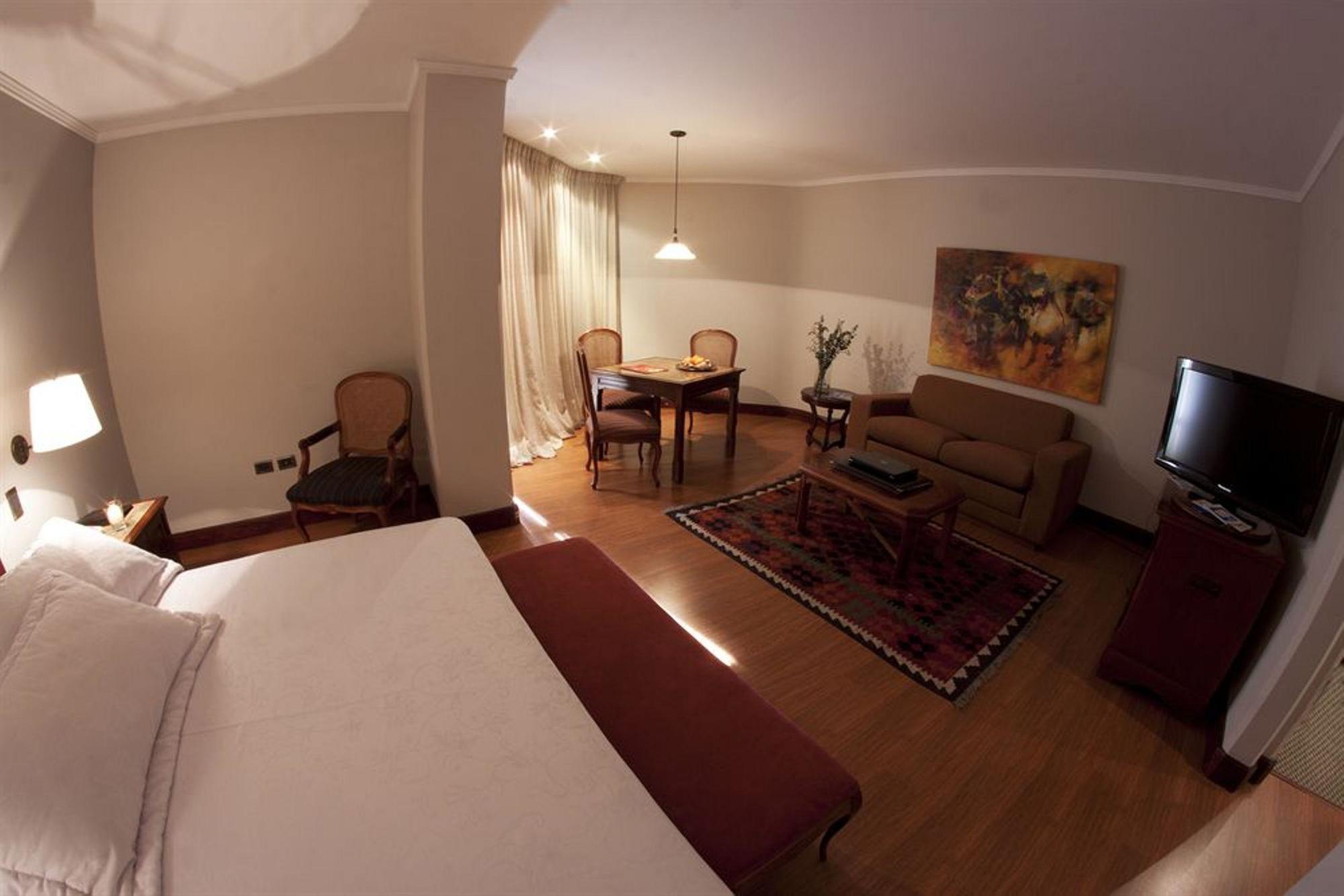 Hotel Dann Carlton Belfort Медельин Экстерьер фото A room at the hotel